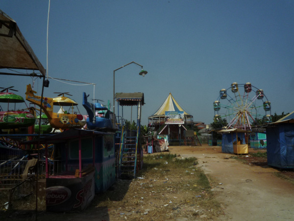 http://www.noranbakrie.com/files/gimgs/10_noranbakriefragments07.jpg
