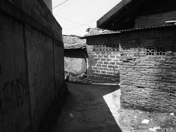 http://www.noranbakrie.com/files/gimgs/10_noranbakriefragments13bc.jpg