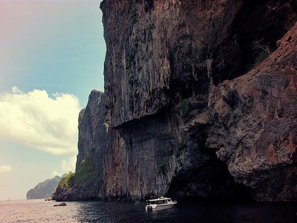 http://www.noranbakrie.com/files/gimgs/22_noranbakriemoonstruck09.jpg