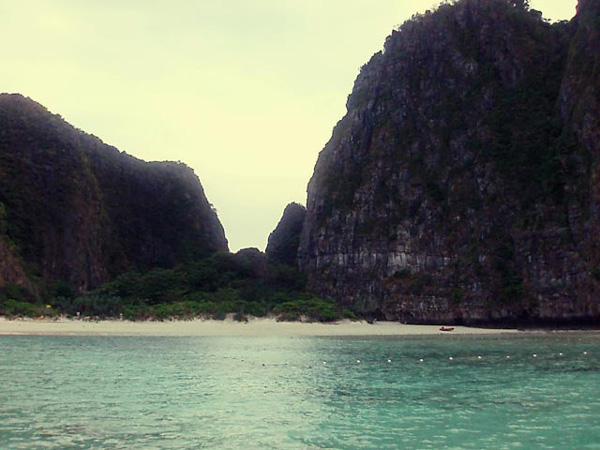 http://www.noranbakrie.com/files/gimgs/22_noranbakriemoonstruck11.jpg