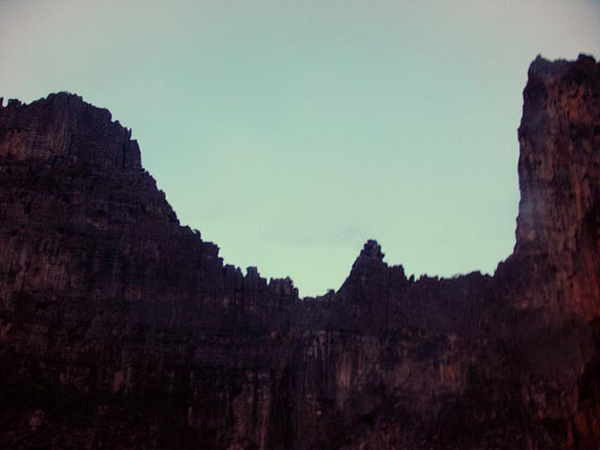 http://www.noranbakrie.com/files/gimgs/22_noranbakriemoonstruck15.jpg
