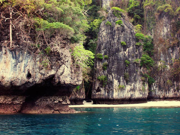 http://www.noranbakrie.com/files/gimgs/22_noranbakriemoonstruck27.jpg