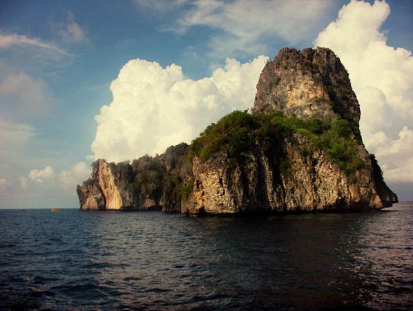 http://www.noranbakrie.com/files/gimgs/22_noranbakriemoonstruck28.jpg