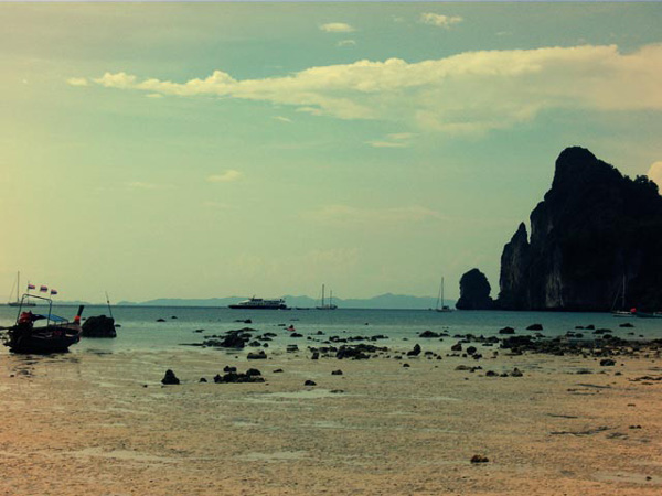 http://www.noranbakrie.com/files/gimgs/22_noranbakriemoonstruck29.jpg